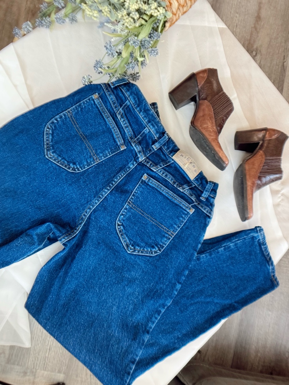 Vintage Lee Riders medium wash- high waisted mom jeans